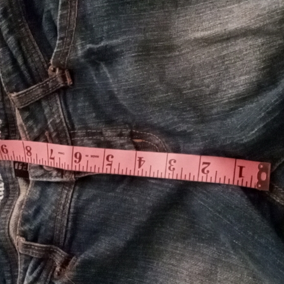 Cute Distressed Low Rider Capris with Rolled Cuff Legs - Picture 10 of 12